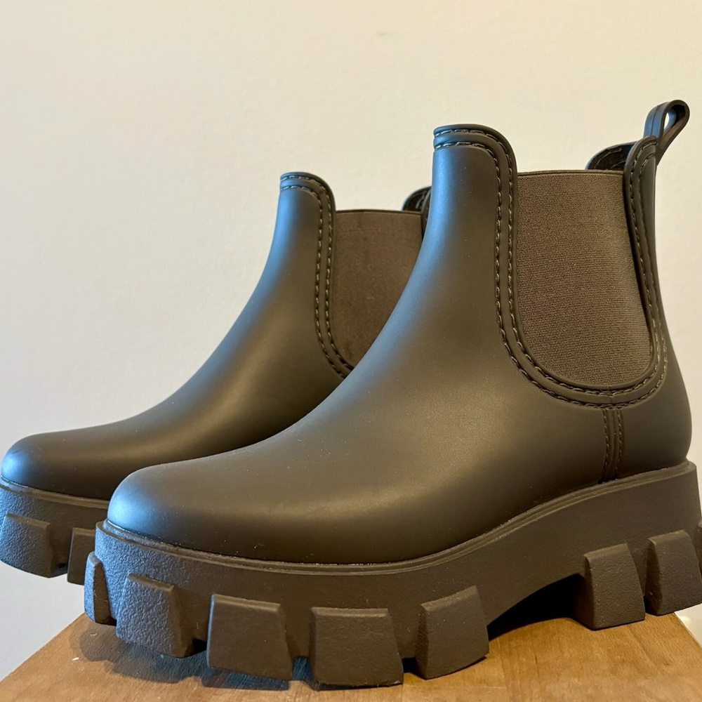 JEFFREY CAMPBELL Platform Lug Sole Chelsea Rain Boot Sz 7